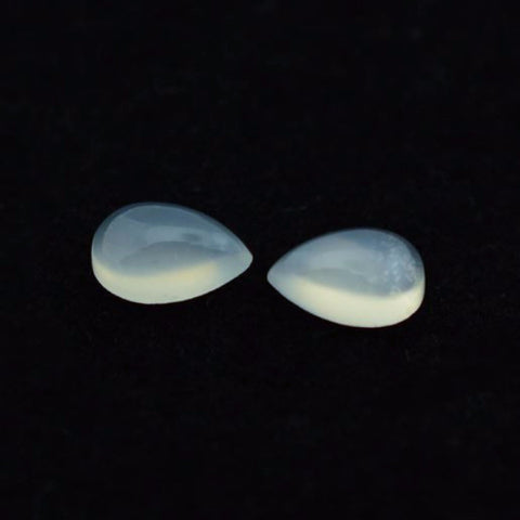 Moonstone pear cut cabochon - 10x7mm (white)
